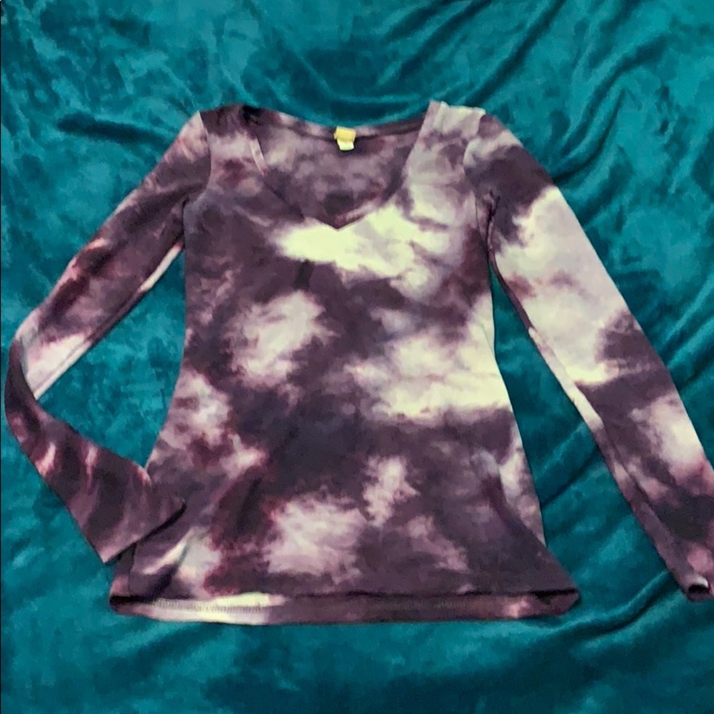 Buckle purple & white tie die shirt